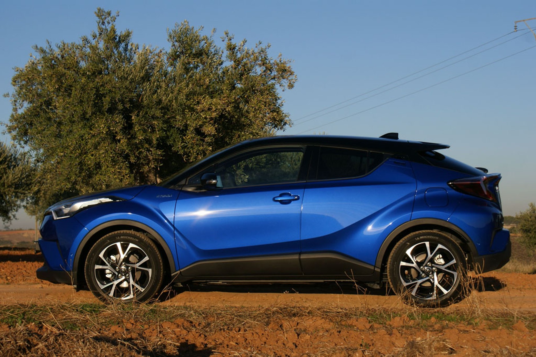 Toyota C-HRa - hybrydowy SUV w rozsądnej cenie