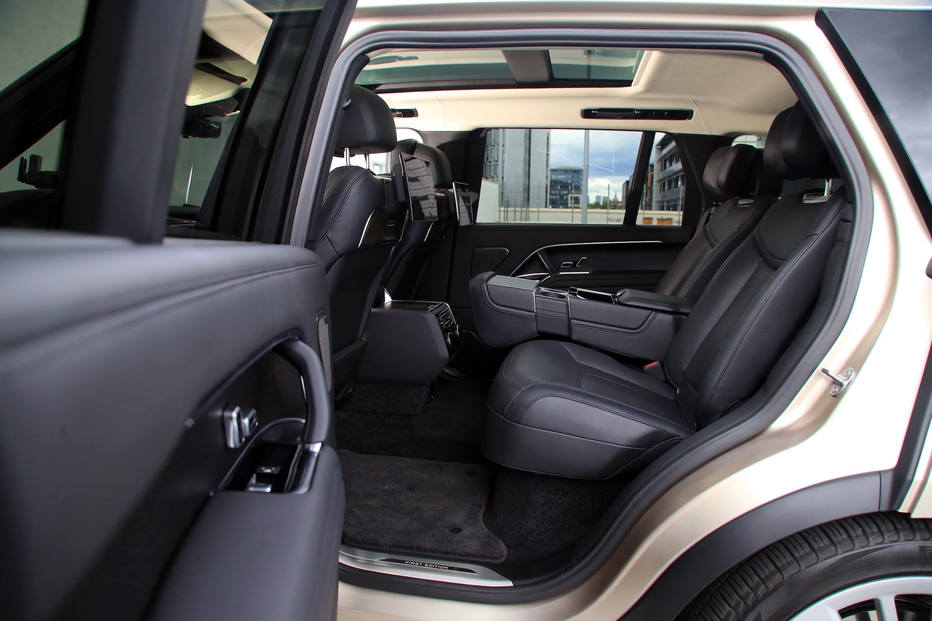 Range Rover LWB P530 First Edition (2022 r., 5. generacja)