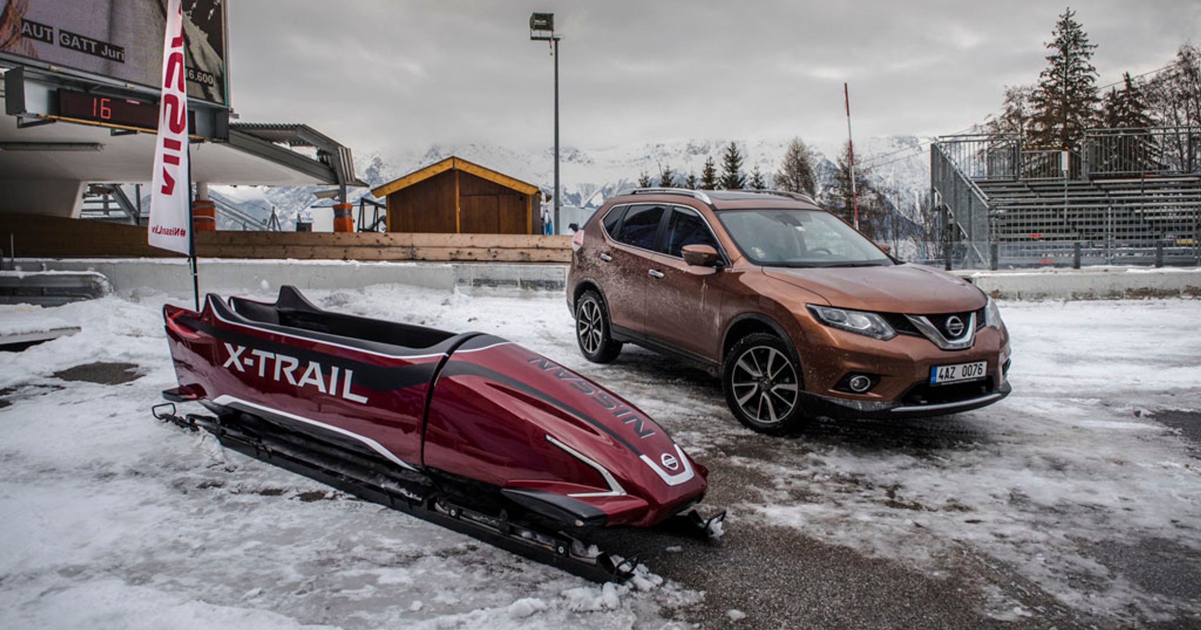 Nissan X-trail jeździ po lodzie
