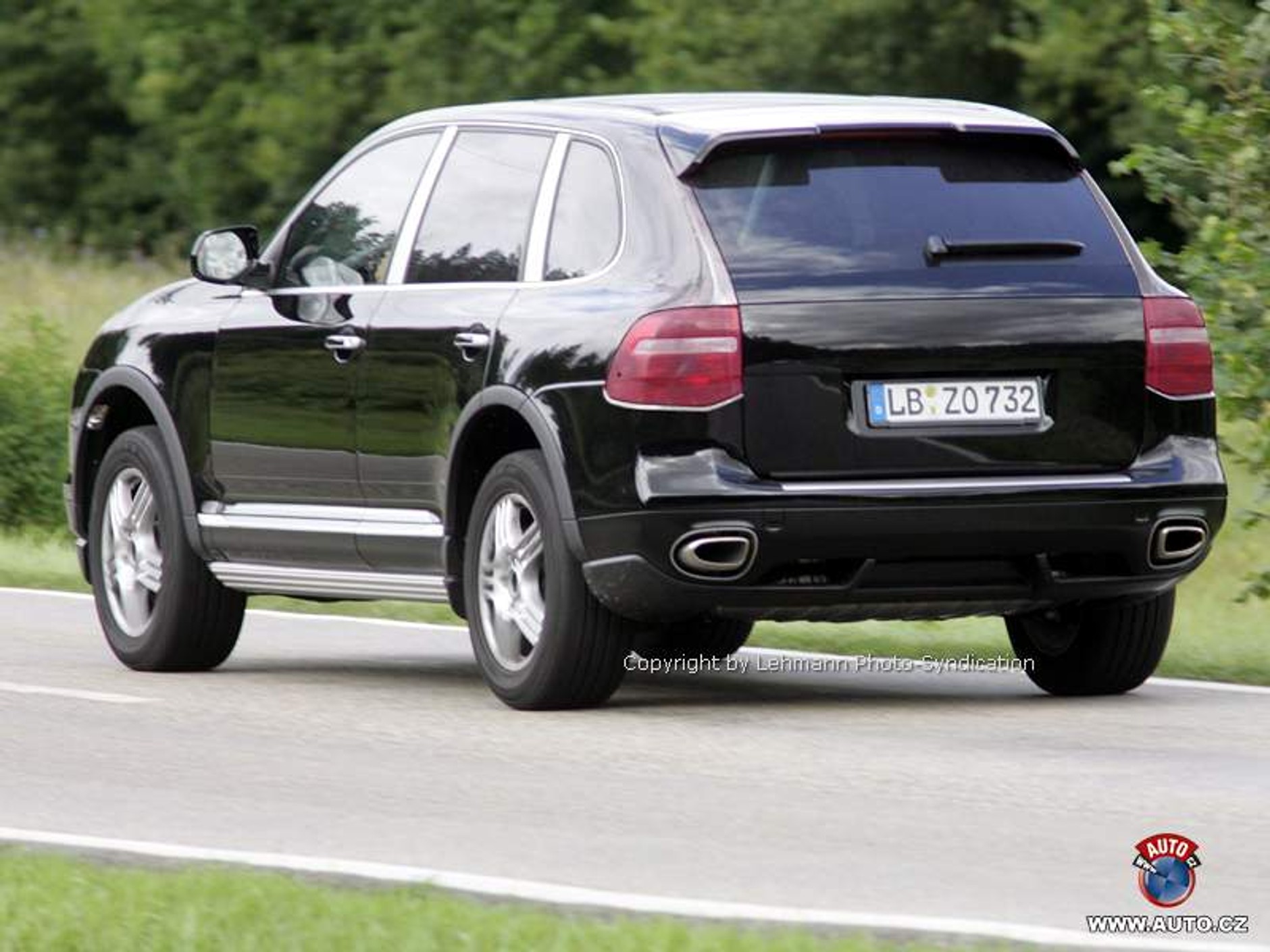 Zdjęcia szpiegowskie: Zmodyfikowane Porsche Cayenne bez kamuflażu