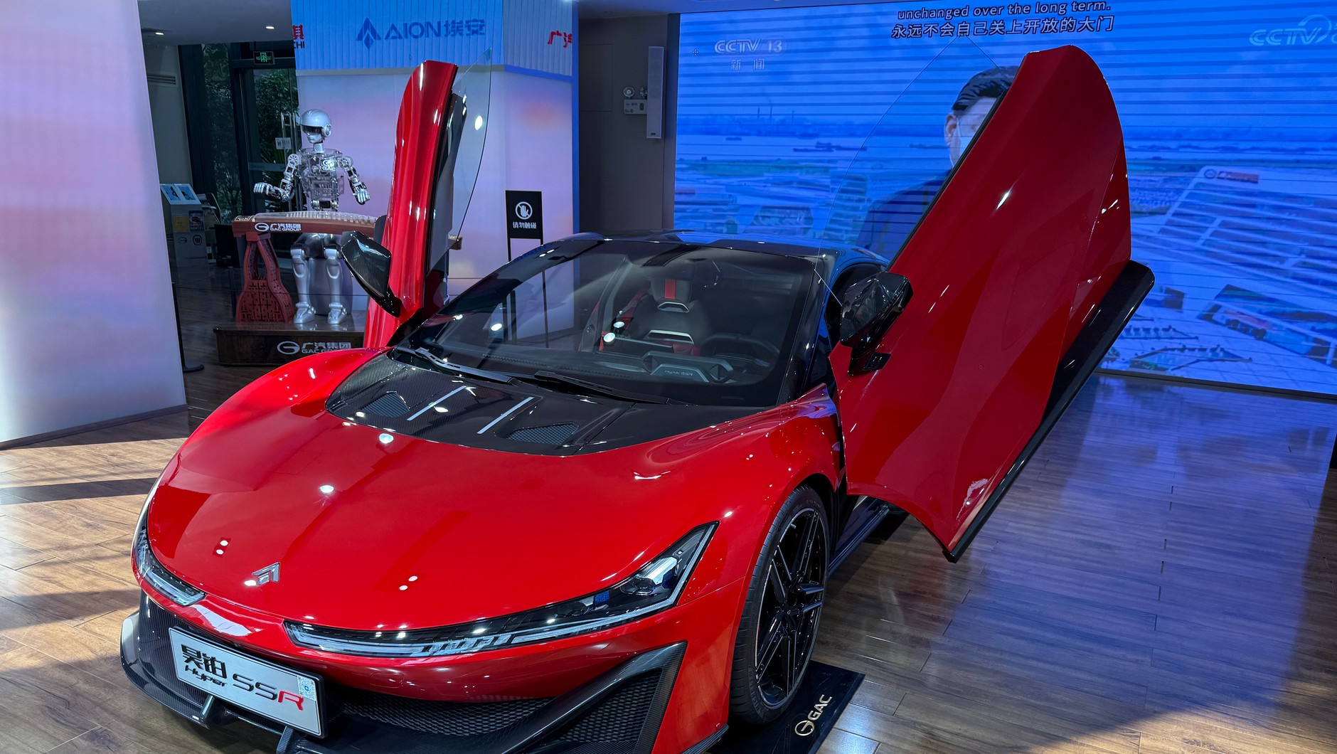 Hyper SSR – sportowy "supersamochód" produkowany przez GAC, wykonany w znacznej mierze z karbonu z przyspieszeniem do setki w 1,9 s. Auto wydaje się bardziej nośnikiem technologii niż autem do jazdy na co dzień, ale jest sprzedawane i – o dziwi – na linii produkcyjnej Hypera SSR widać duży ruch