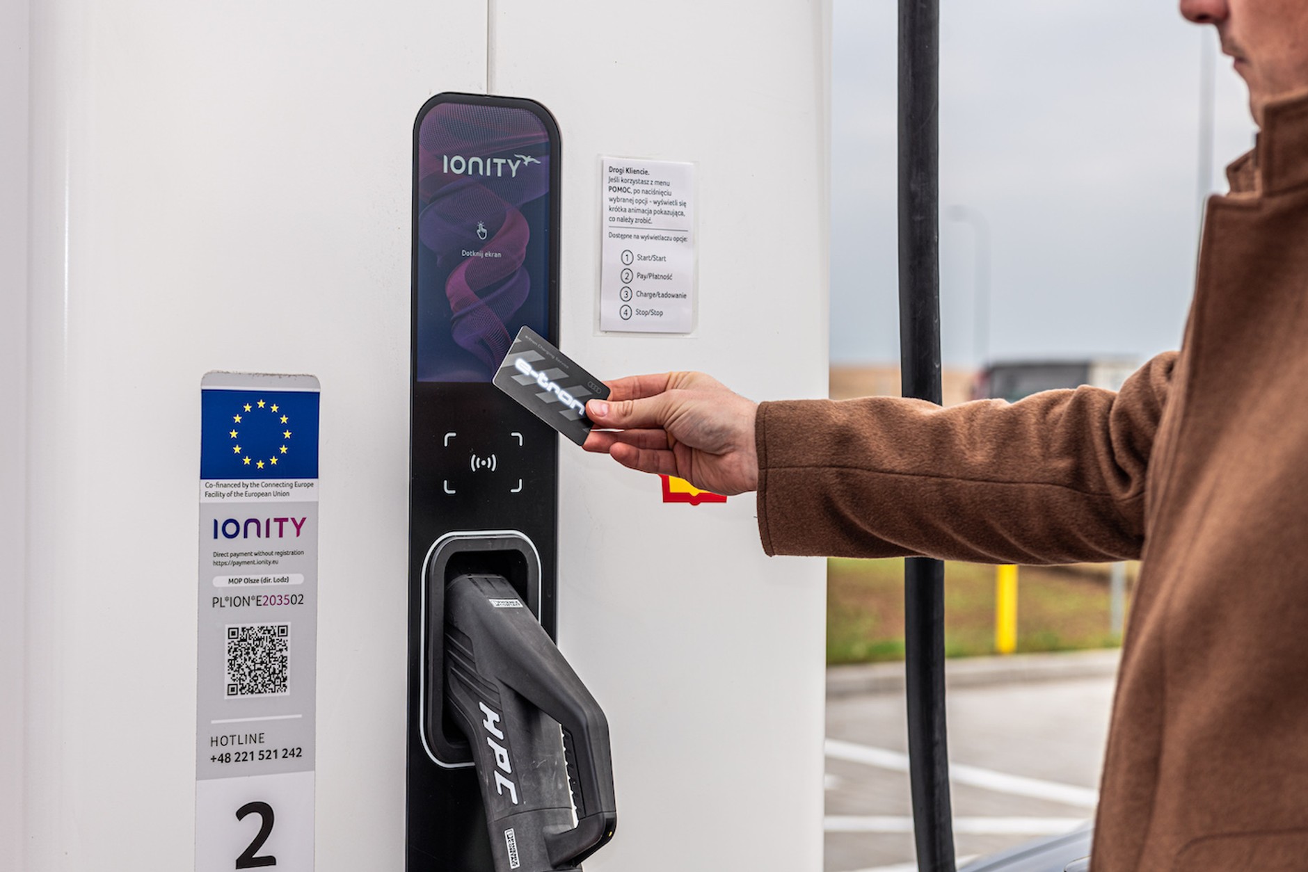 Audi e-tron GT na stacji Ionity