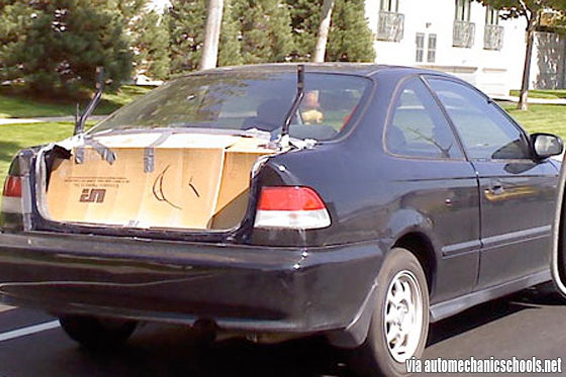 Jak nie naprawiać samochodu: 25 przykładów