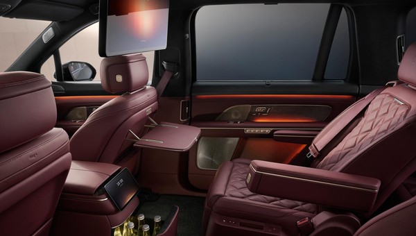 Nio zaprezentowało nowego SUV-a. Jest większy niż Range Rover. Ma nawet lodówkę