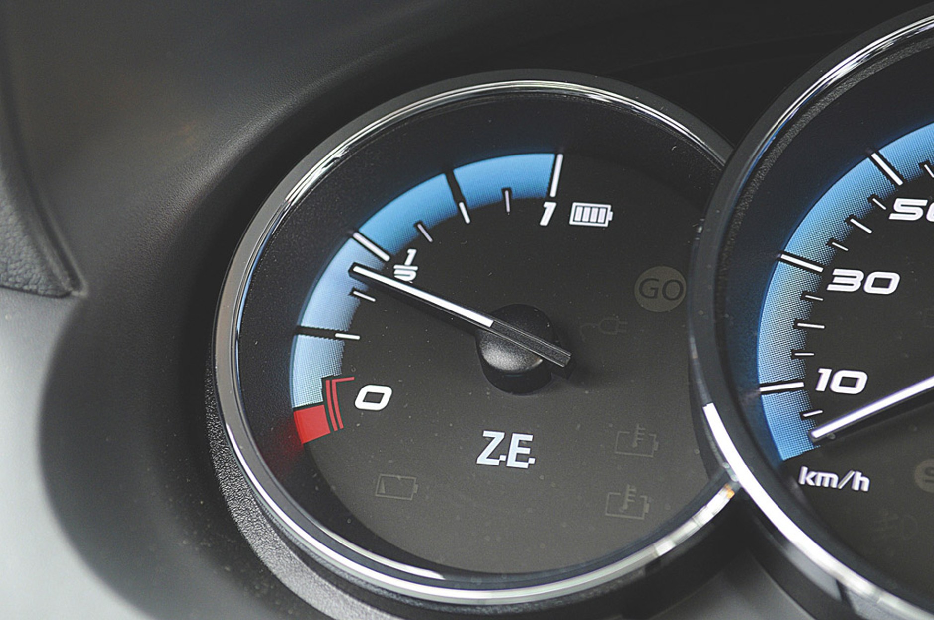 Opel Ampera kontra Toyota Prius i Renault Fluence: czy elektrycznym autem można jeździć na co dzień