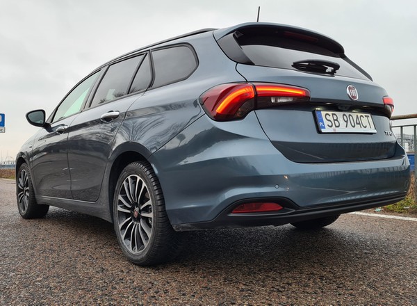 Praktyczne kombi nie tylko dla rodziny. Jak wypada Fiat za ponad 100 tys. zł?