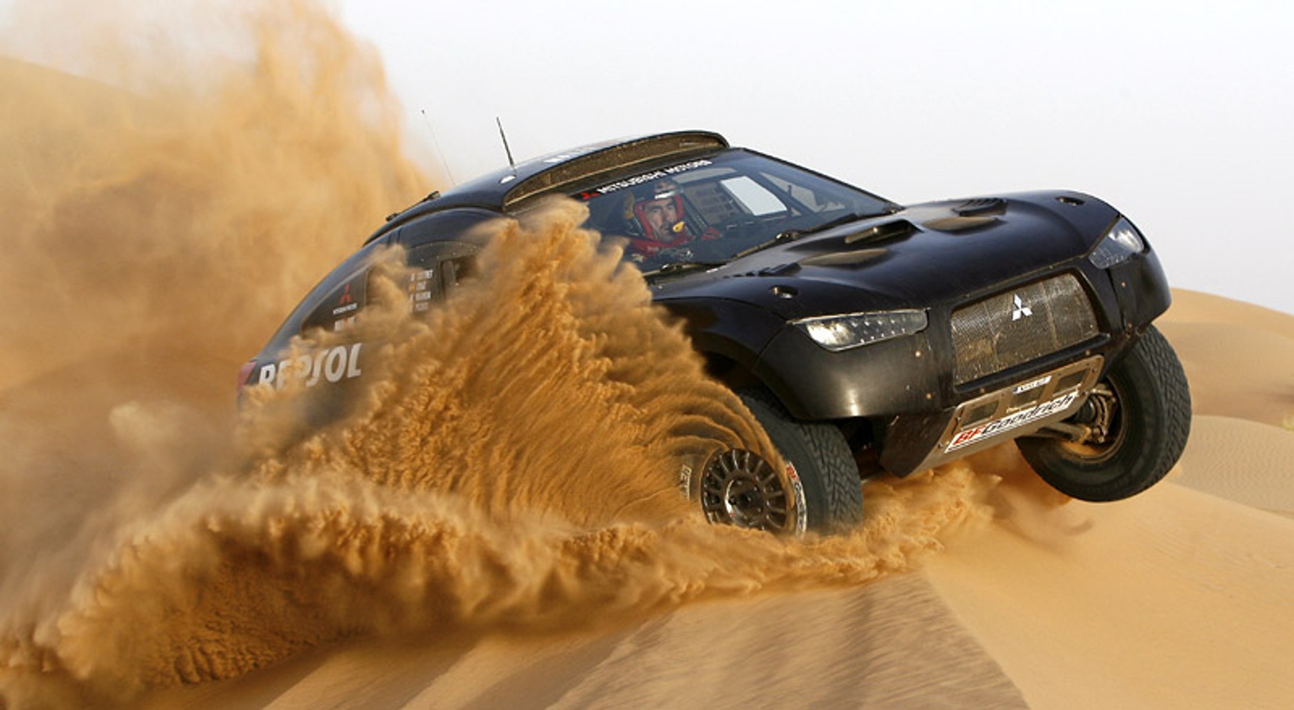 Mitsubishi: Racing Lancer na salonie w Paryżu (pierwsze zdjęcia)