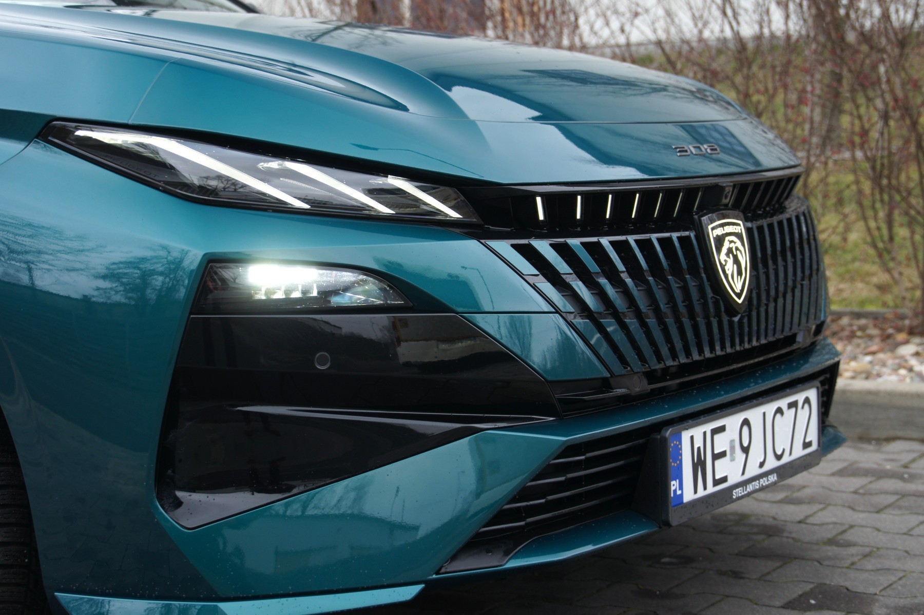 Peugeot 308 1.2 Hybrid 145 KM