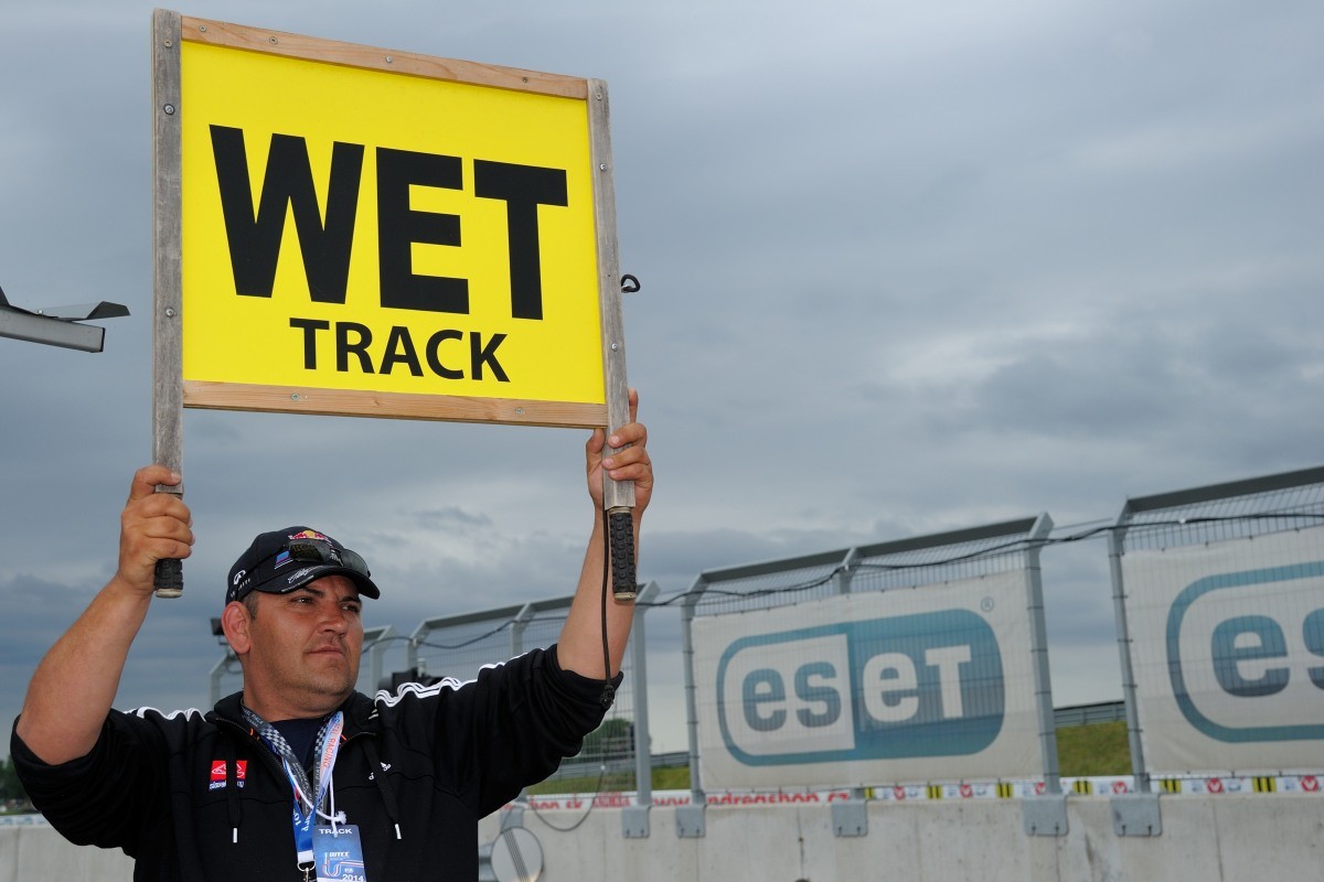 Ulewa towarzyszyła niedzielnym wyścigom