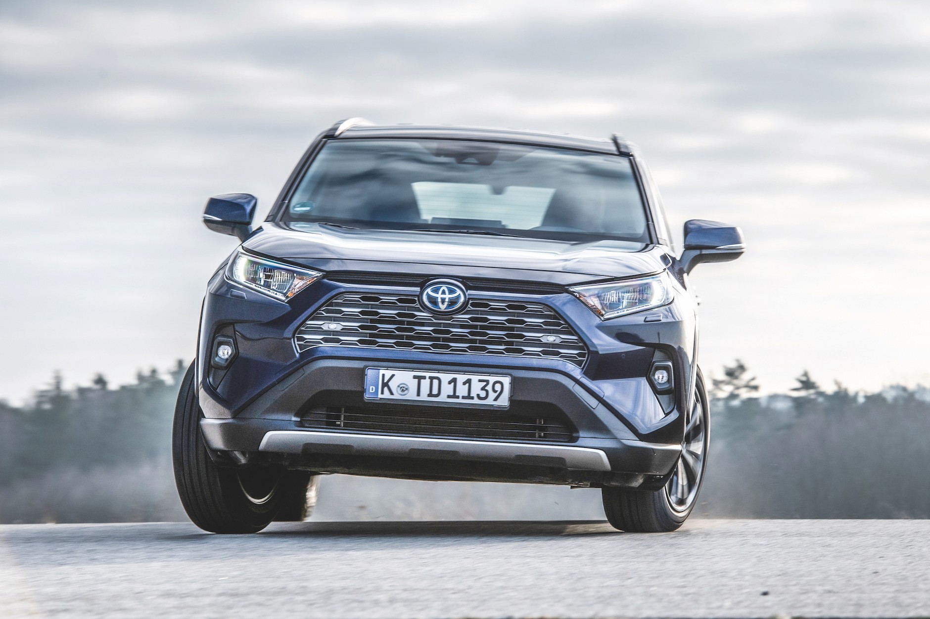 Nissan X-Trail kontra Toyota RAV4