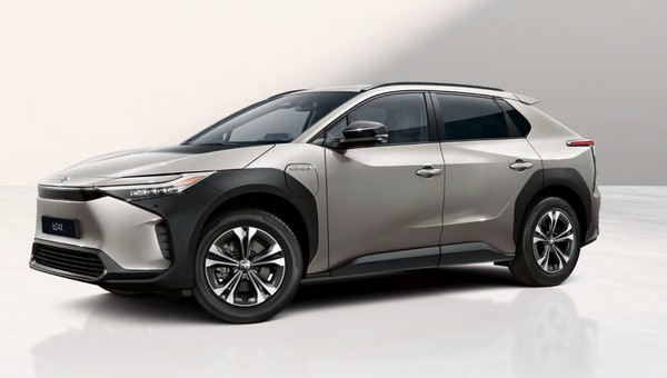 Toyota przez cały miesiąc sprzedała w Japonii tylko 18 samochodów elektrycznych. Tak, osiemnaście