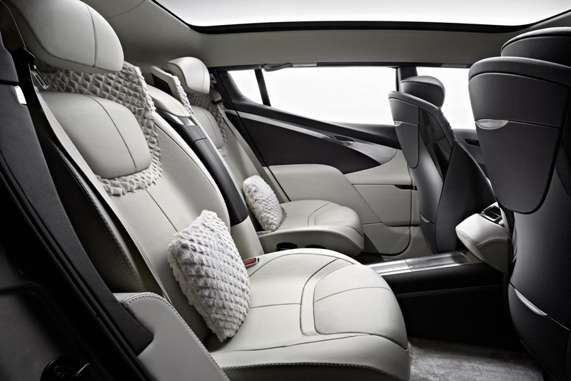 Aston Martin Lagonda – zaprojektowały go babcie