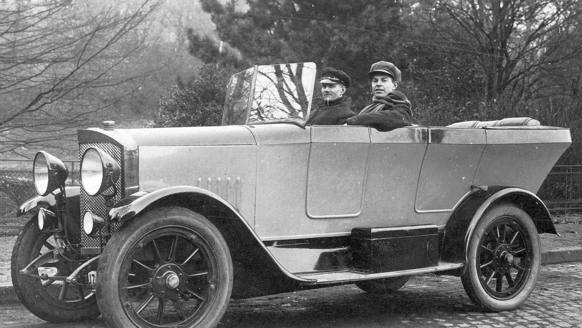Model oznaczony 14-40 PS marki NSU, wytwarzany w latach 1919-1924, z nadwoziem typu zamkniętego i otwartego (na zdjęciu). Silnik 4-cylindrowy 3610 cm3, prędkość maksymalna 90 km/h