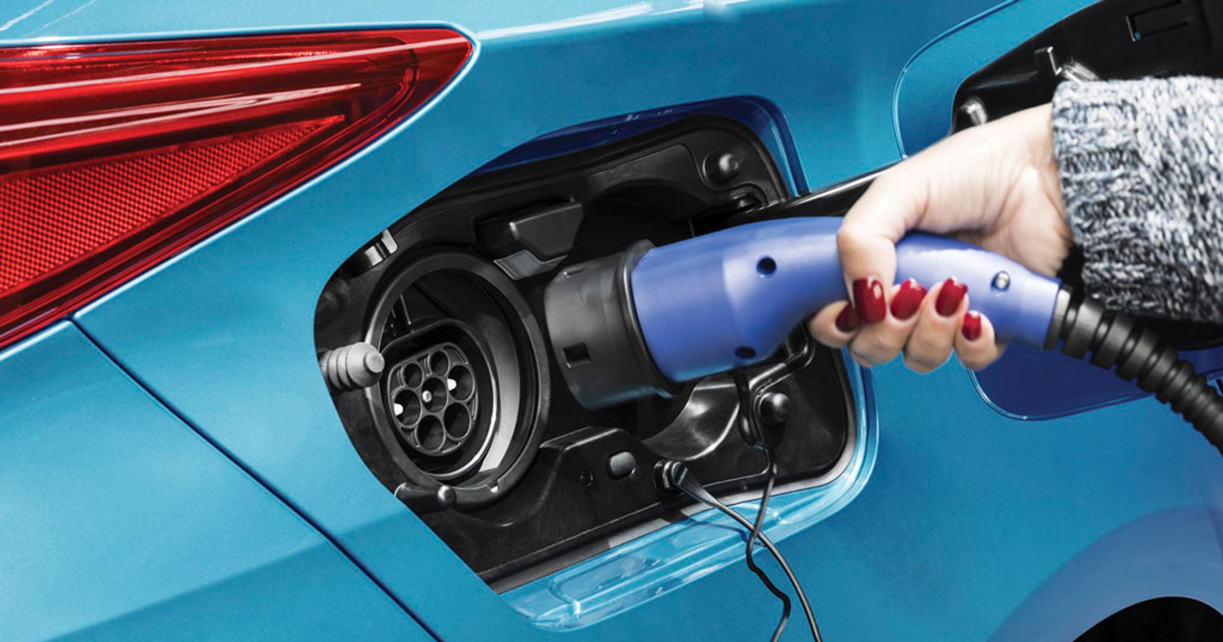 Toyota Prius Plug-in Hybrid. jeden z modeli Priusa został uznany za ekspertów ADAC za najbardziej wydany napęd tego typu spośród dziesiątek testowanych modeli