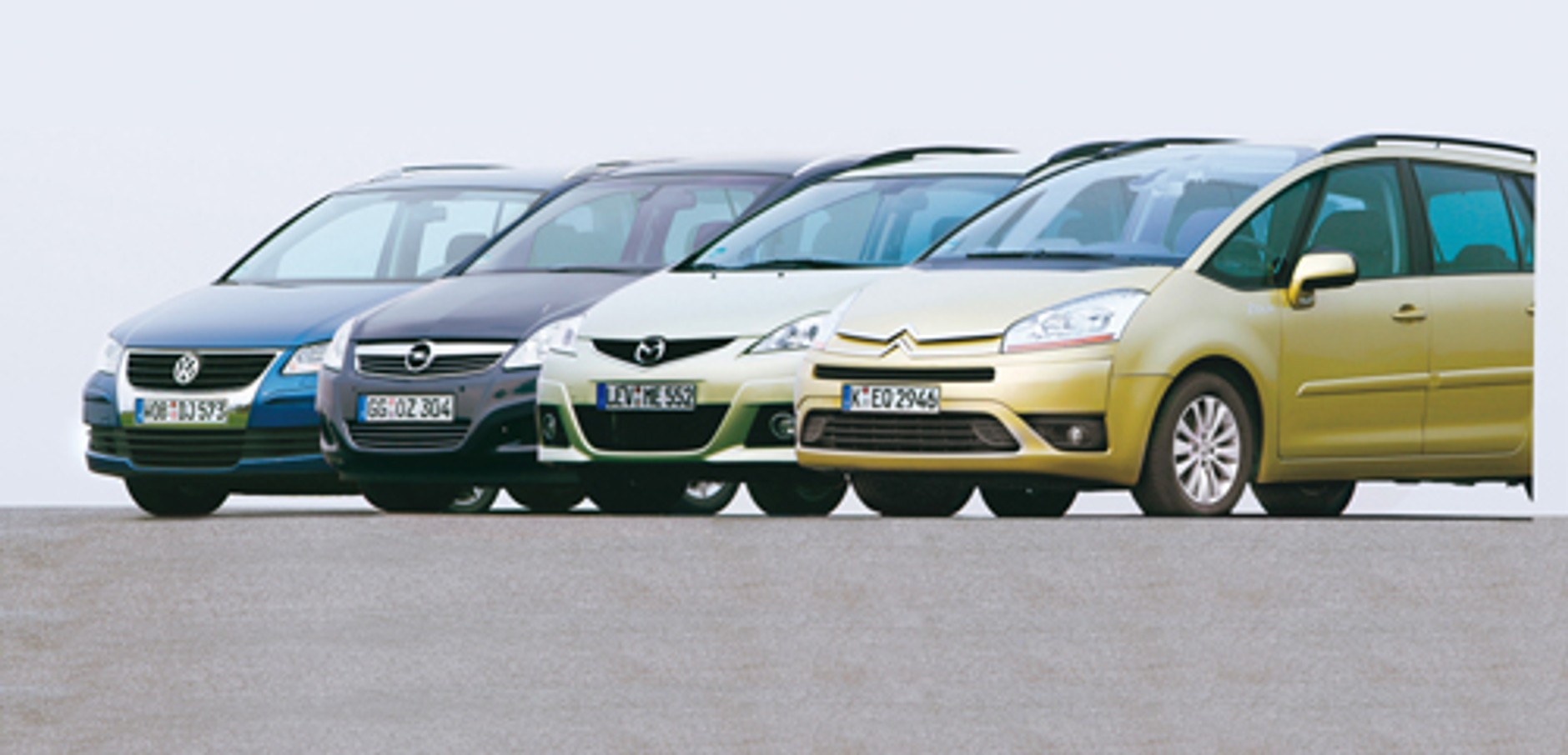 Cztery minivany z silnikami diesla