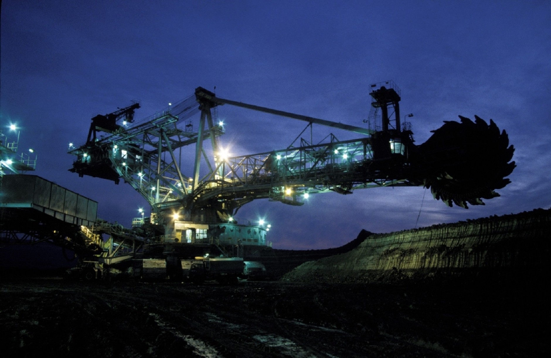 Ogromne maszyny do zadań specjalnych na polskich budowach