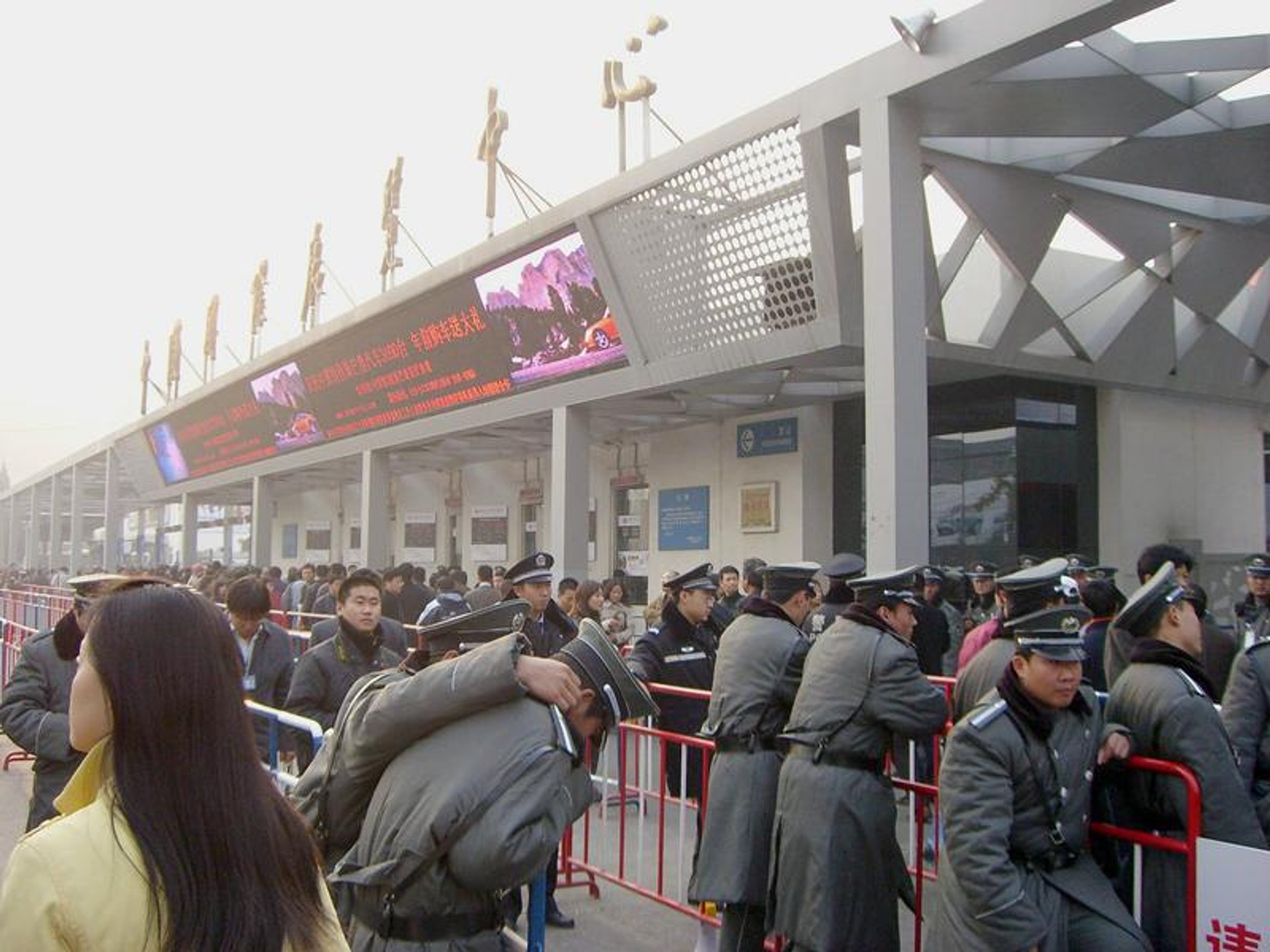 Pekin 2006 - fotogaleria z salonu oraz piękne modelki