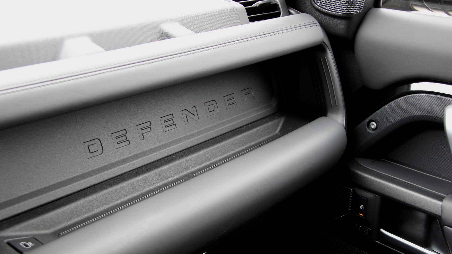 Land Rover Defender 90 V8