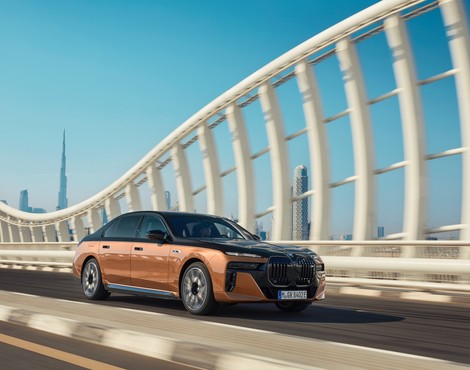 BMW i7 M70