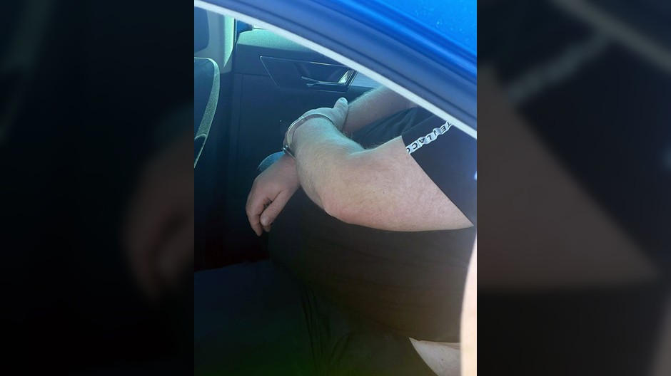 Detektywi namierzyli poszukiwane BMW. Kierowca nie trafił wyjaśnić, dlaczego jedzie na wschód