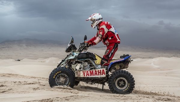 Dakar 2013: ciężarówka bez skrzyni, Małysz traci oddech (13. etap, wyniki, galeria)