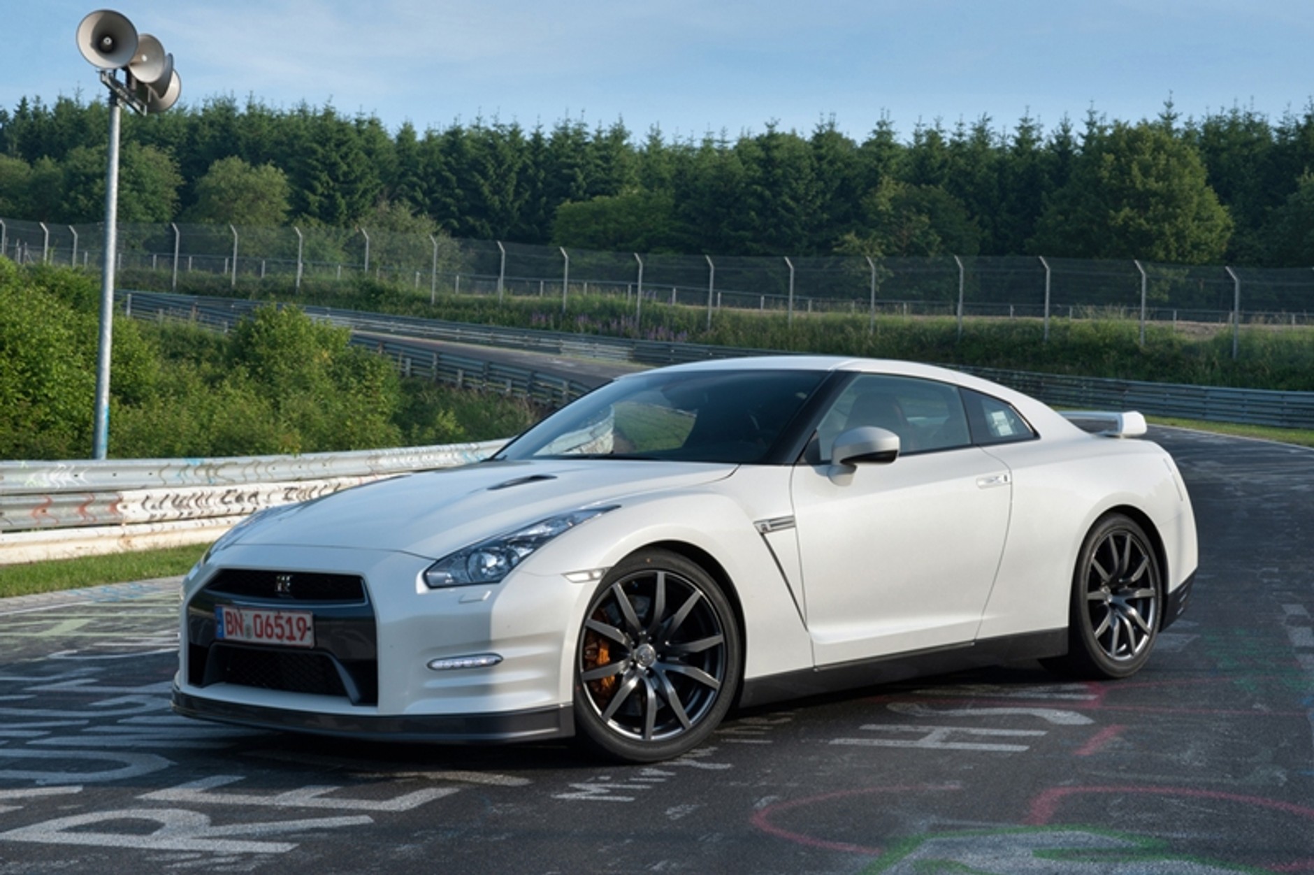 Nissan GT-R – RRRRRRRrrrrrrrrrrrr!