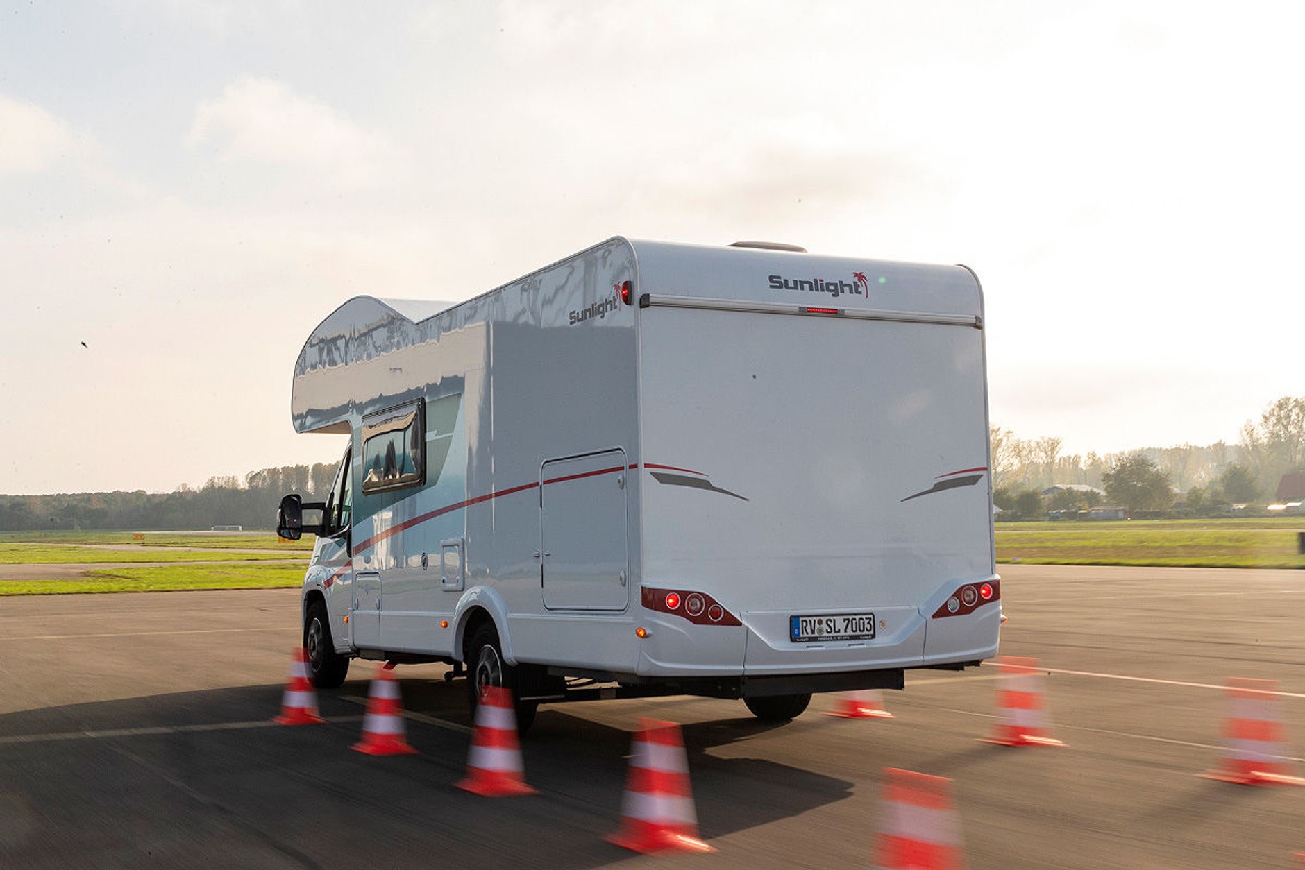 Porównanie czterech rodzajów kamperów (Sunlight A 70)