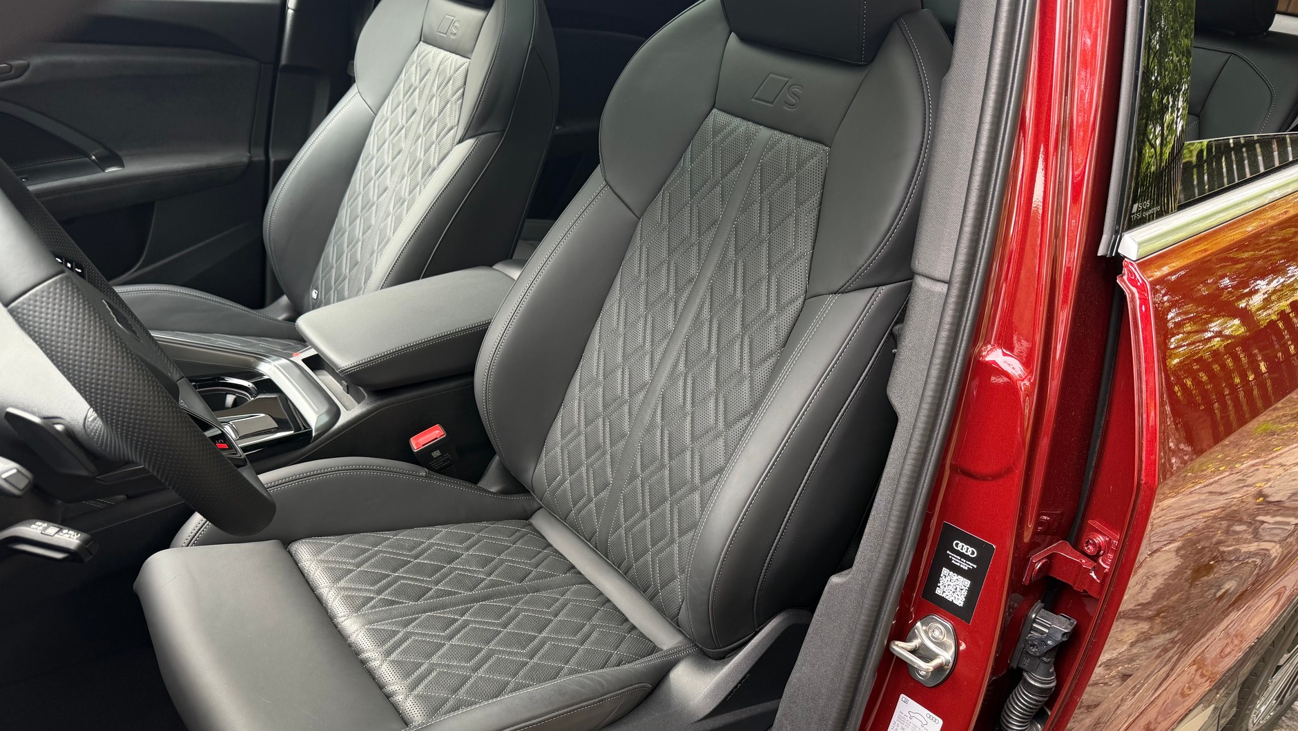 Audi SQ5 ma abrdzo dobre fotele