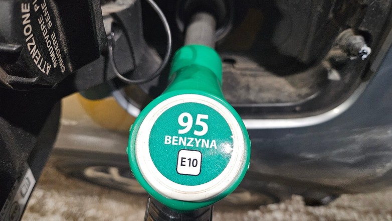 Tankowanie, benzyna E10