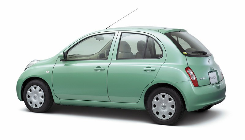 Japoński Nissan March (Micra) świeżo po restylingu