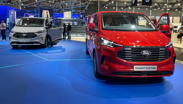 Nowy Ford Transit Custom nie tylko na prąd. Będą także diesel i hybryda