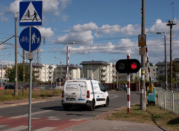 Ekstremalne mandaty za wykroczenia na przejazdach kolejowych dla każdego – choć niektórzy sugerują, że jest inaczej