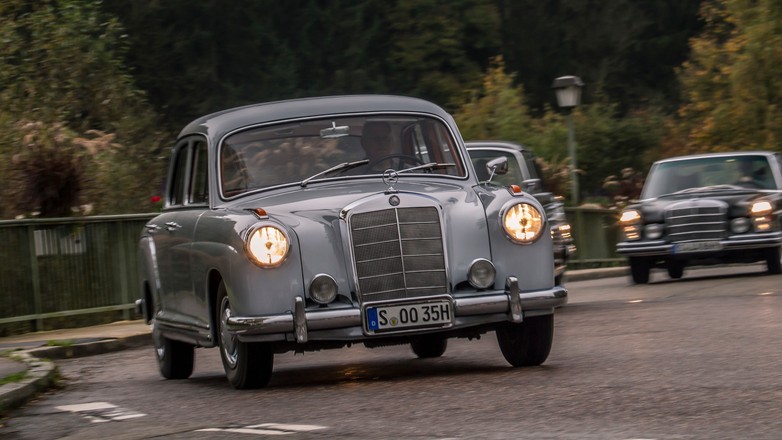 Mercedes-Benz 220 "Ponton"