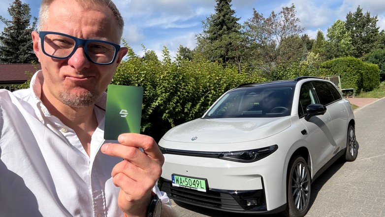 Leapmotor C10 ma nietypowy system dostępu – zamiast tradycyjnego kluczyka-pilota korzystamy z nowoczesnej karty zbliżeniowej. Okazuje się, że to rozwiązanie jest ekstremalnie problematyczne