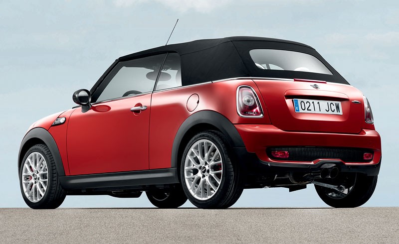 Genewa 2009: Mini Cabrio John Cooper Works – topowa wersja również w wersji cabrio