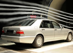Mercedes 800 SEL z 18-cylindrowym silnikiem
