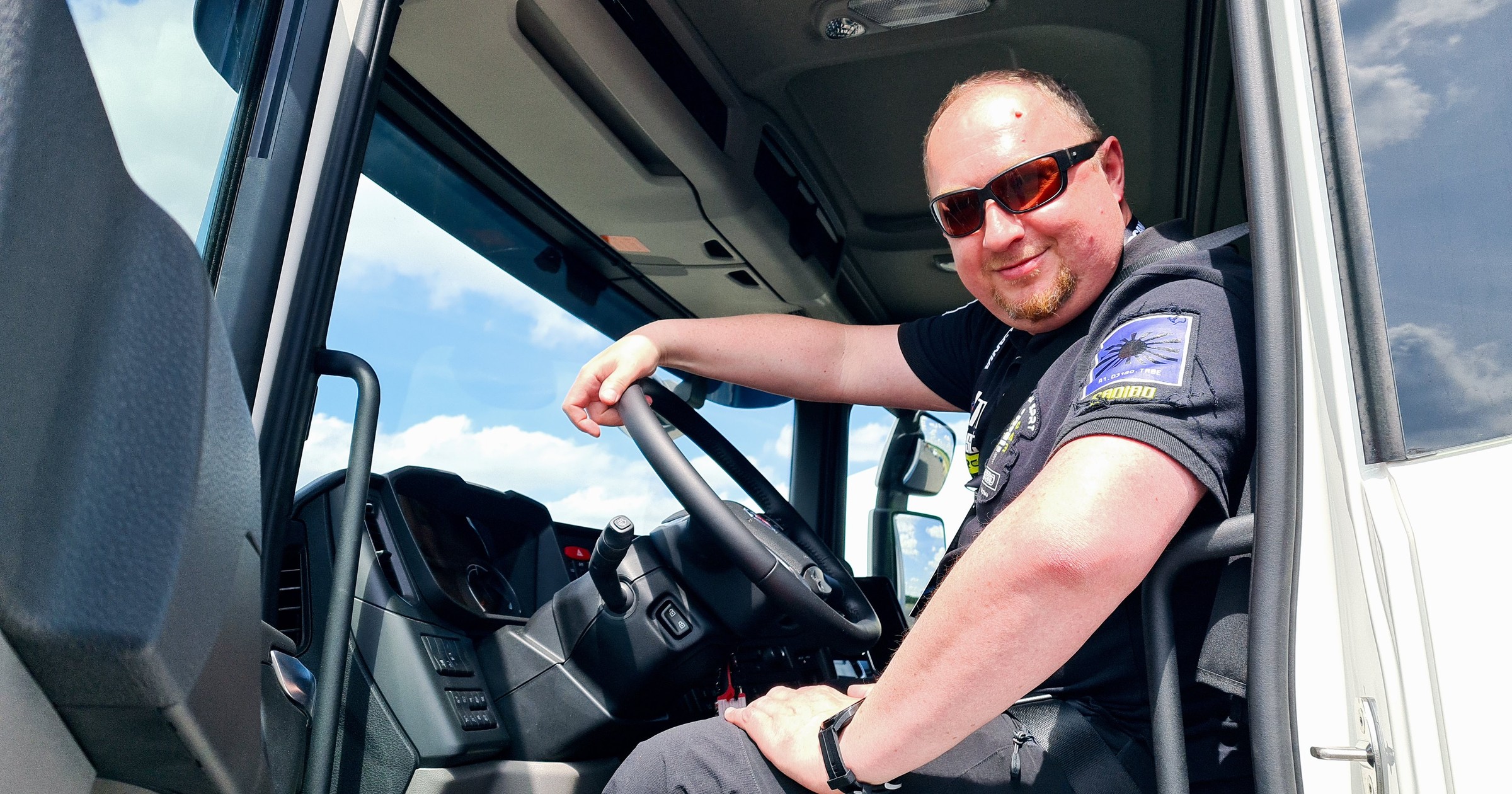 Elektryczna ciężarówka Scania w testach na lotnisku