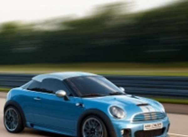 IAA Frankfurt 2009:  stoisko MINI - Co za urodziny. Oto MINI.