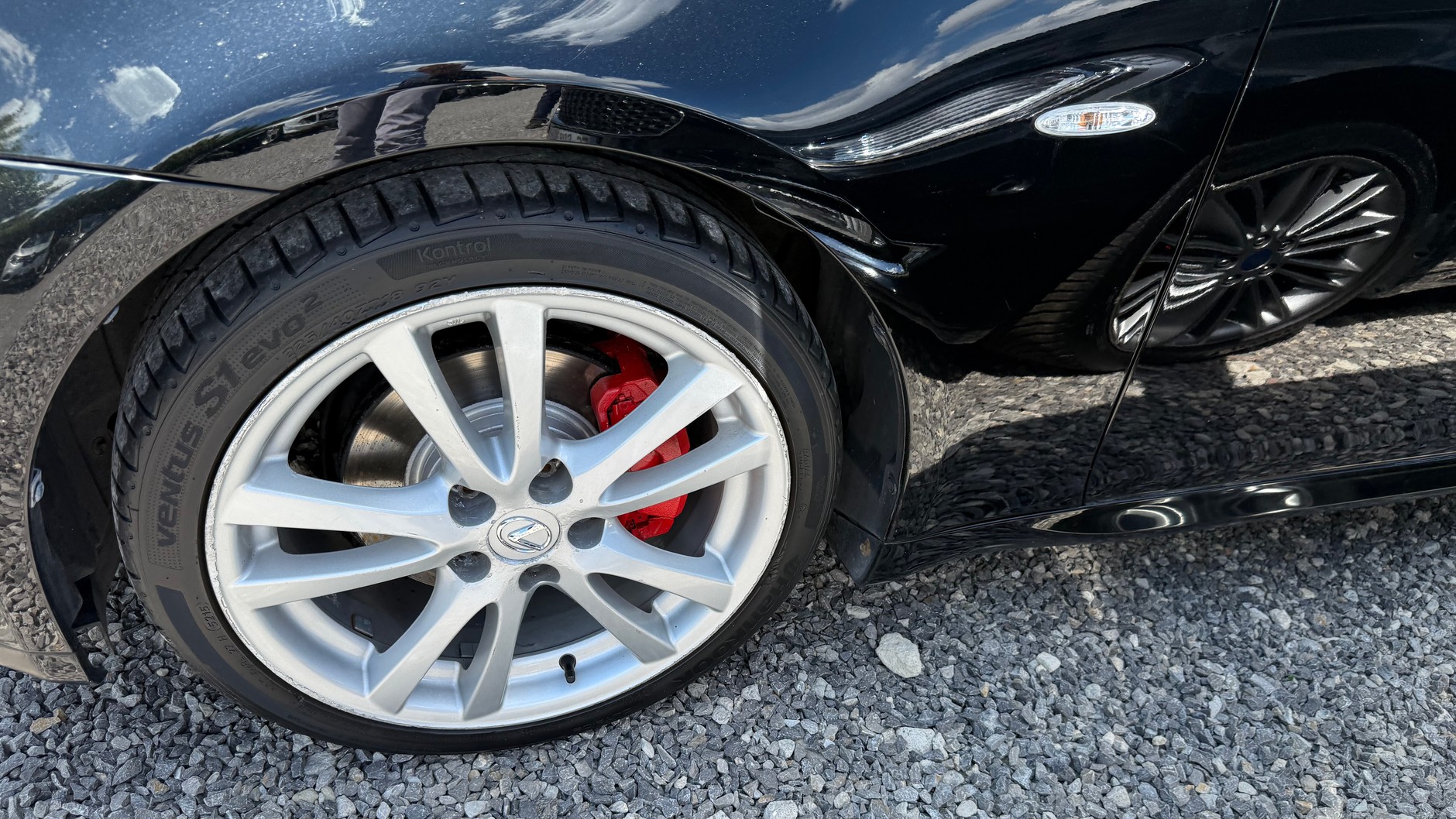 Specjalność zwoleńskich komisów: malowane zaciski hamulców