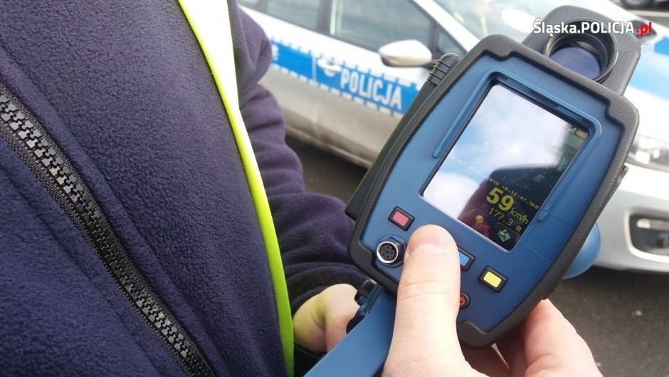 Obraz pochodzący z serwisu https://katowice.policja.gov.pl/k14/informacje/wiadomosci/389292,Policyjne-dzialania-PREDKOSC.html