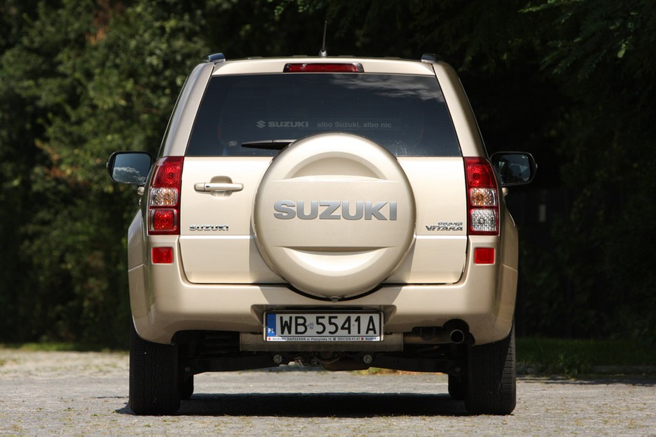 Suzuki Grand Vitara: SUV, co się terenu nie boi