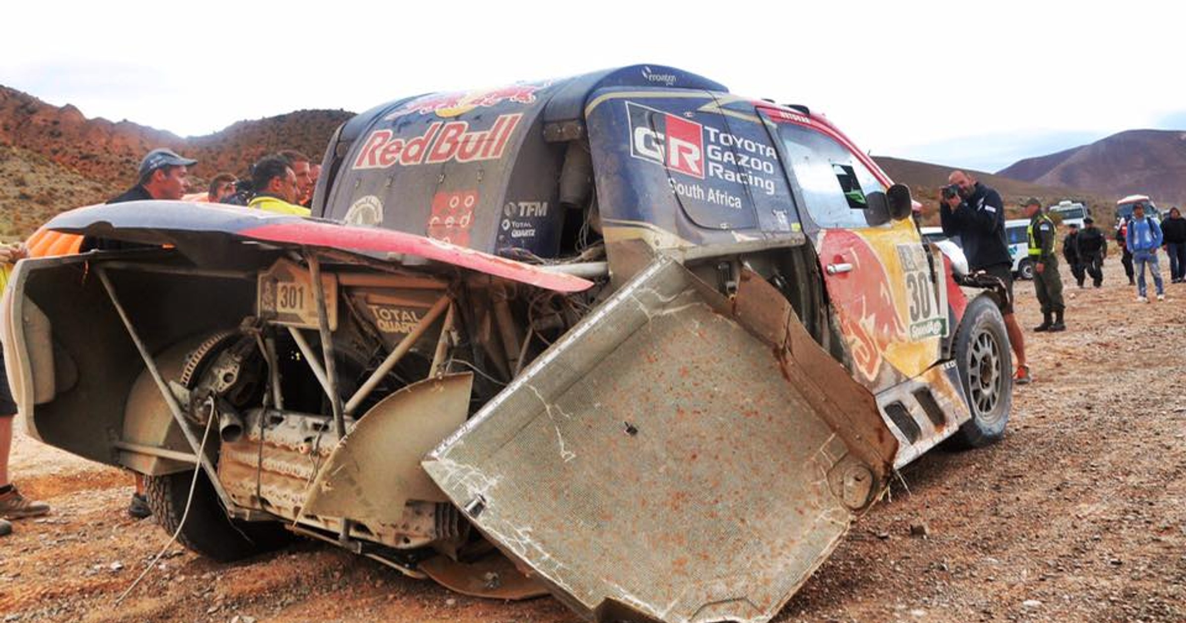Zdemolowana Toyota Nassera Al-Attiyaha