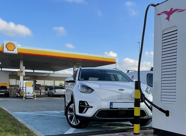 Więcej szybkich ładowarek w Polsce. Shell i Ionity udostępniły kolejne punkty