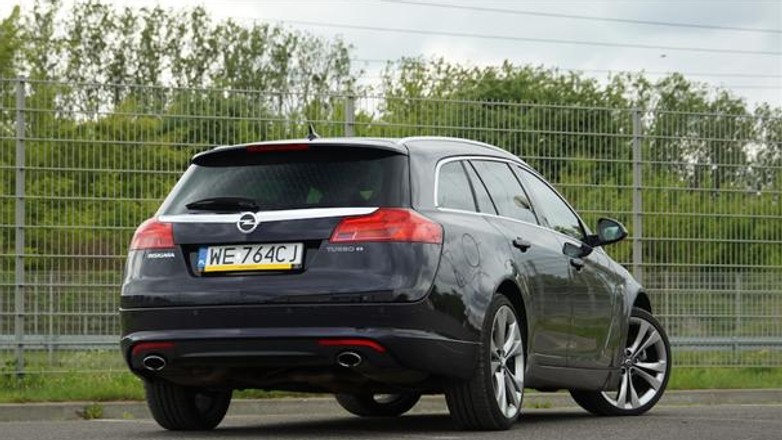 Opel Insignia Sports Tourer Turbo 4x4 - Rodzinny turboekspres (TEST)