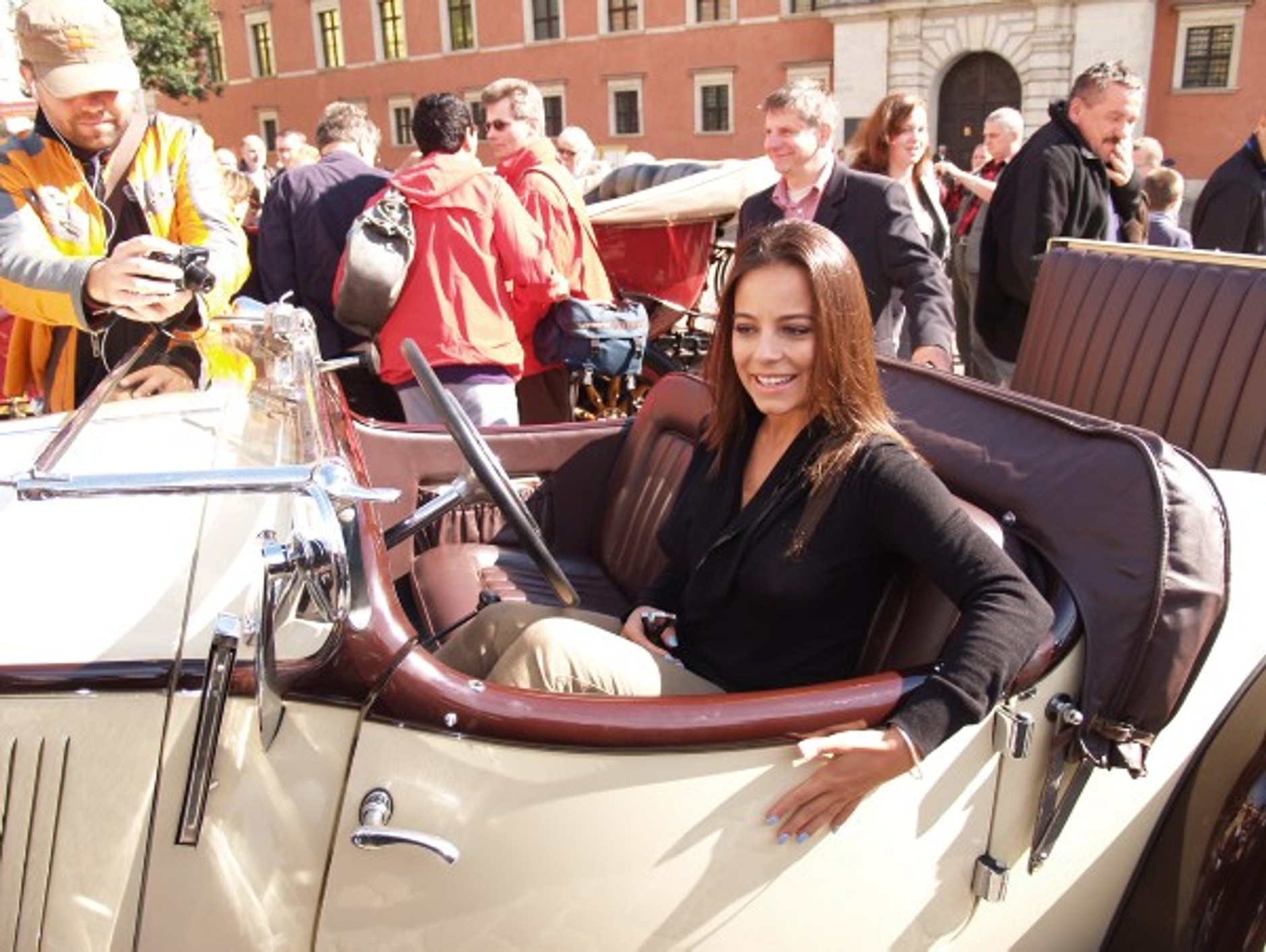 Ania Mucha w Mercedesach