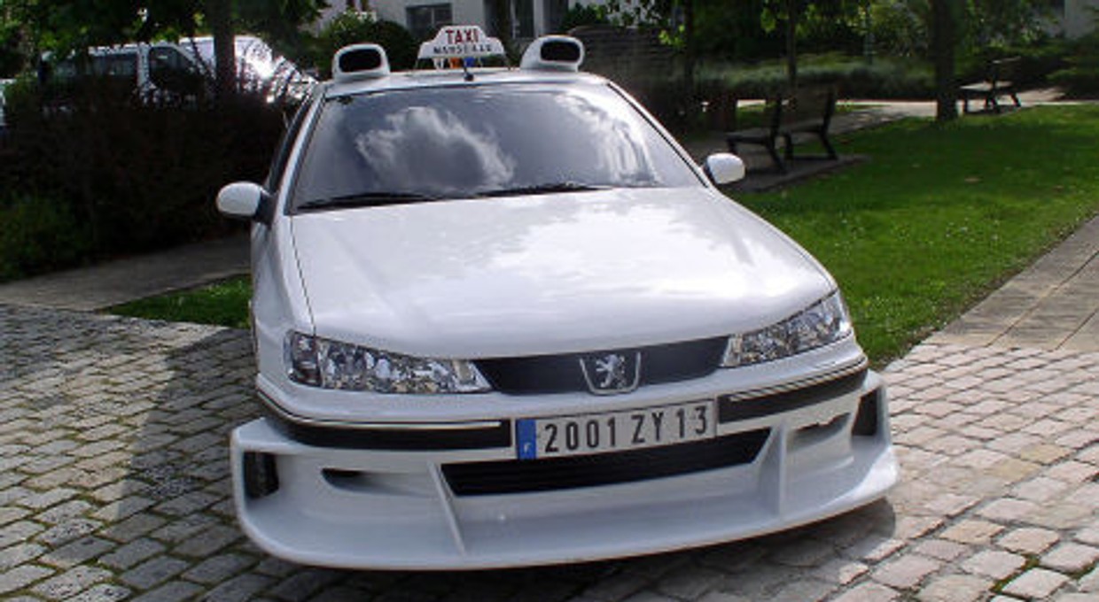 Odlotowy Peugeot 406 z filmu „Taxi”