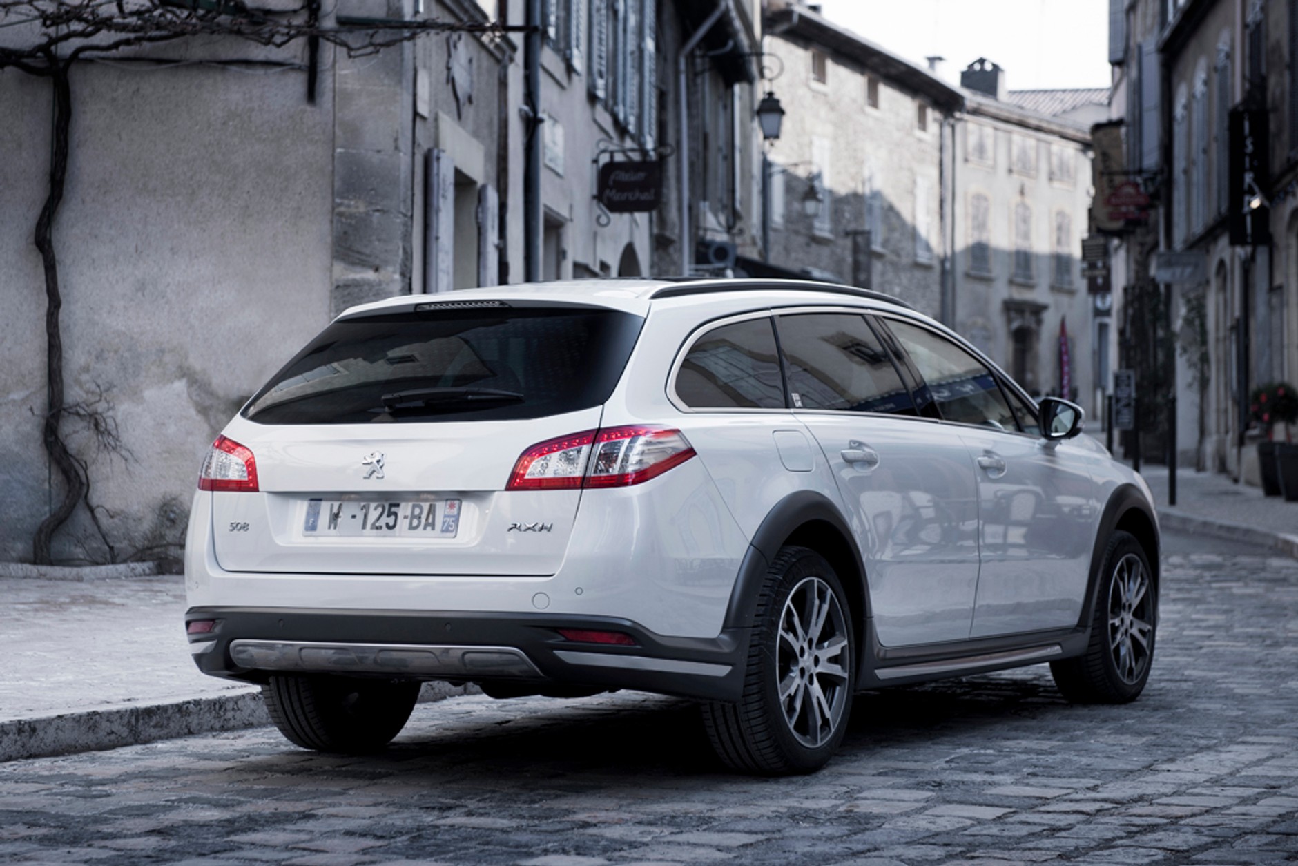 Hybrydowe Peugeoty już w Polsce (ceny)