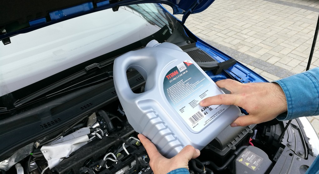 Wybieramy olej silnikowy – krok po kroku