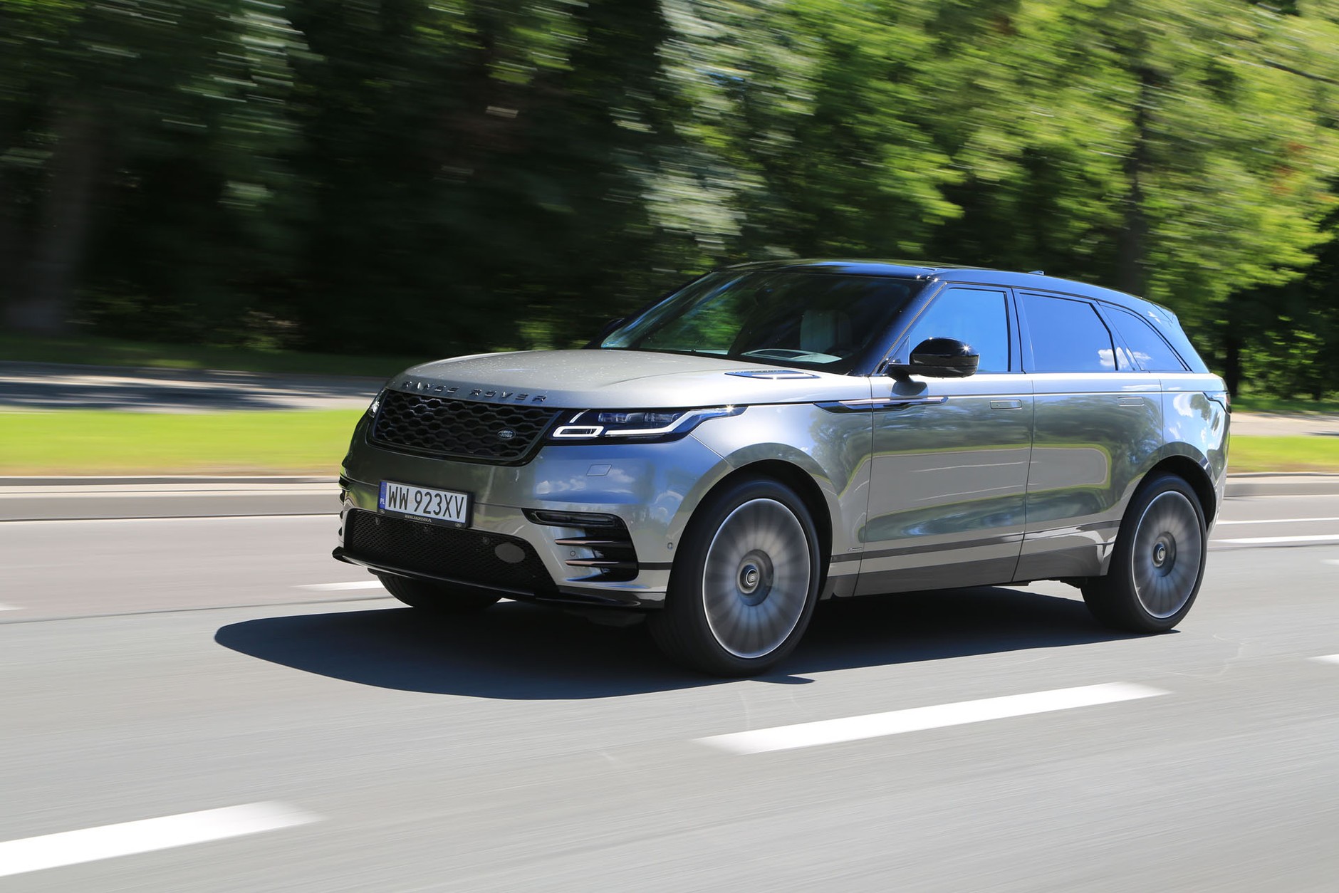 Range Rover Velar D300 - zachwyca niemal w każdym calu