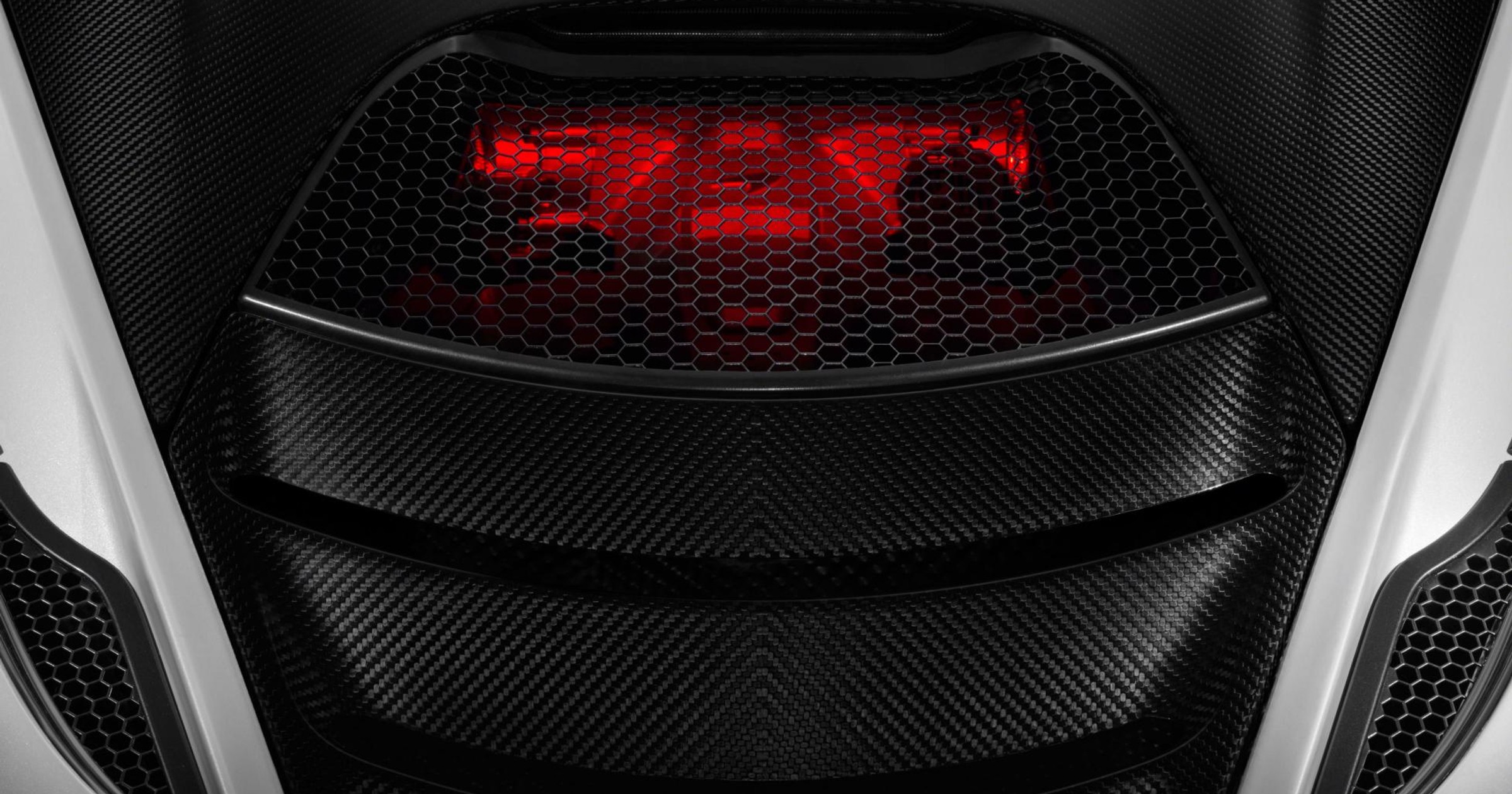 Nowy McLaren P14 - wyścig zbrojeń V8 trwa